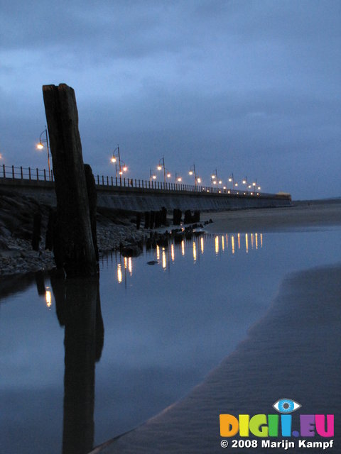SX00103 Reflection of Tramore boulevard lights